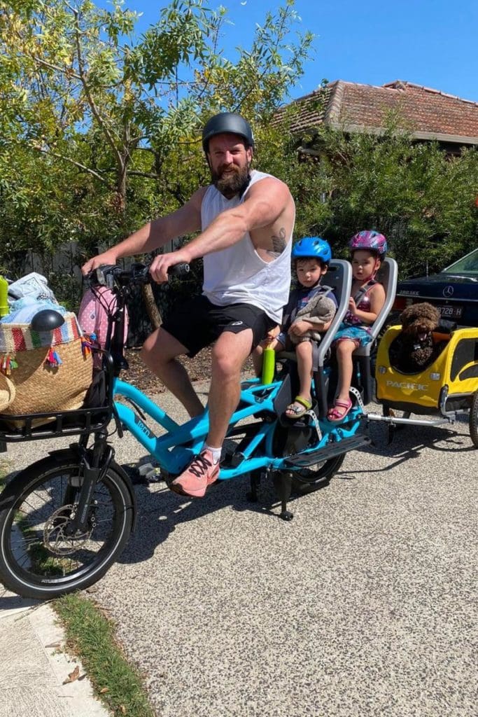 Man and kids on Lug & Carrie Ecargo bike