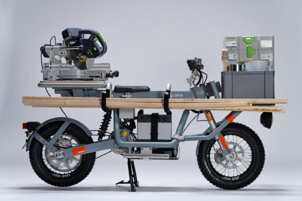 The Ösa :work is promoted as a “powerful workbench and towing truck on two wheels”, with the ability to supply off-grid power to heavy-duty tools and gadgets.