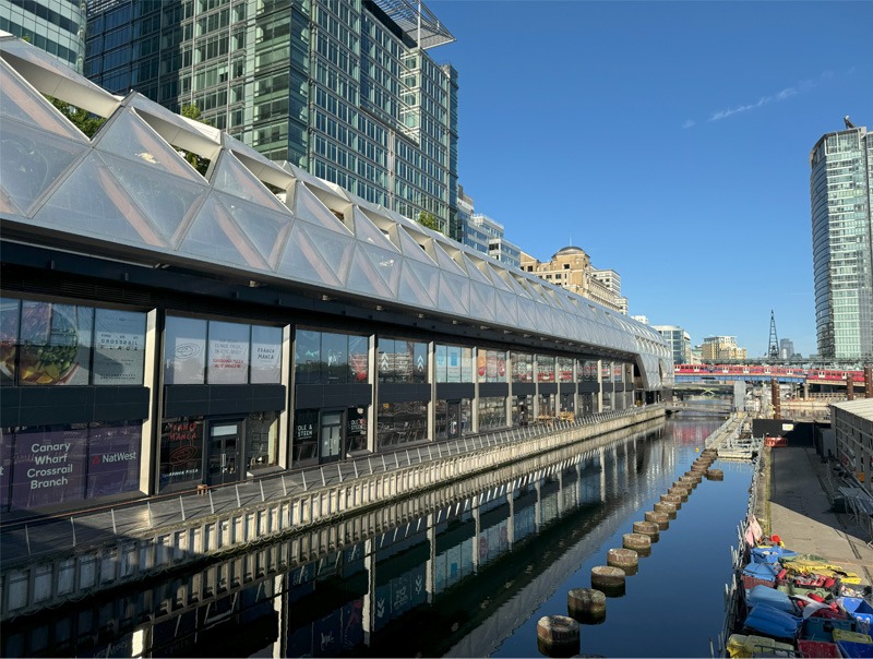 Canary Wharf Station exterior view